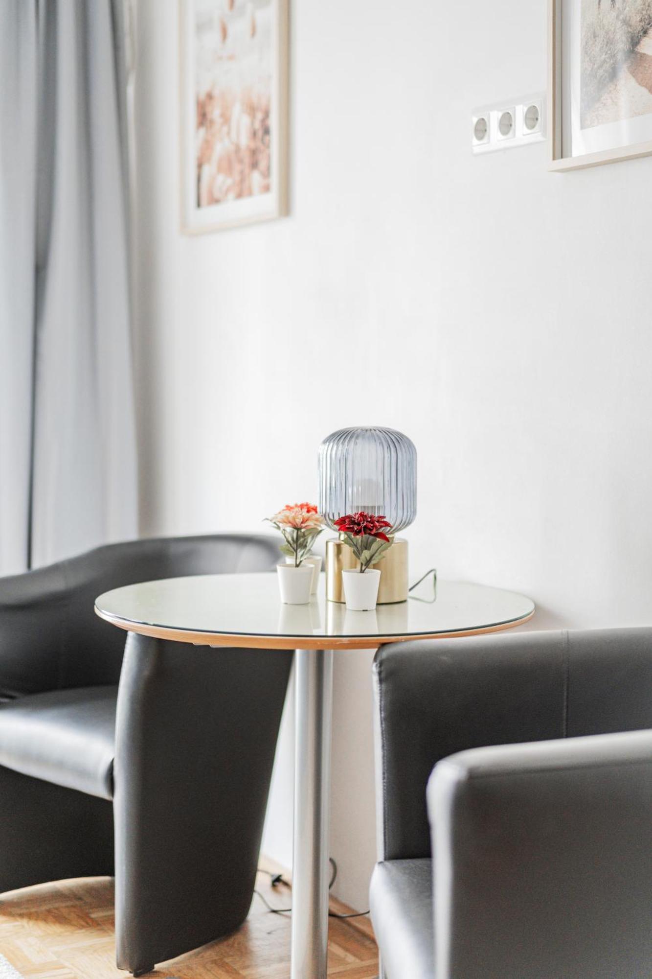Apartament Studio Next To Karlskirche #17 Wiedeń Zewnętrze zdjęcie